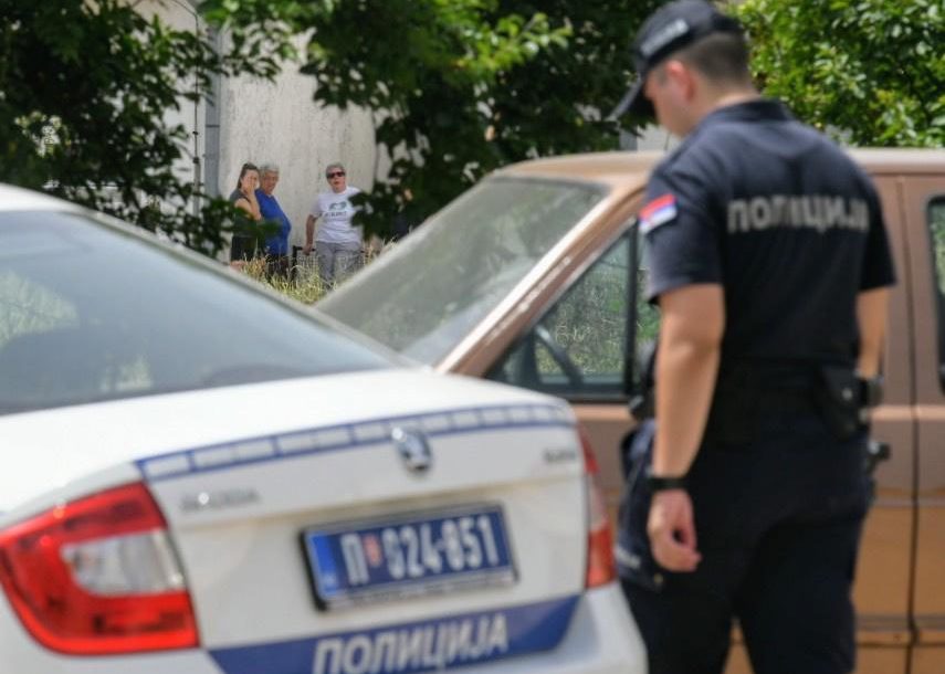 Hapšenje u Nišu: Policija zatekla dva mladića kako zalivaju kanabis