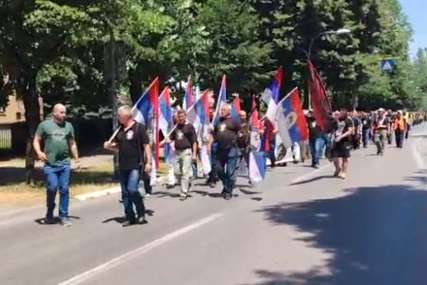 Dok jedni slave Vidovdan, drugi protestuju u Banjaluci: Veterani RS zatražili poboljšanje materijalnog stanja boraca (VIDEO)