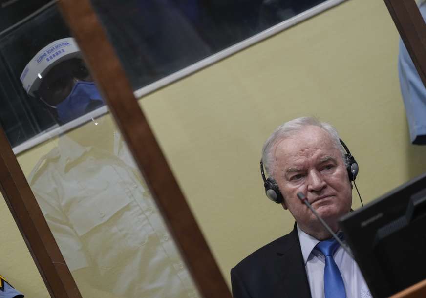 DRAMATIČAN TRENUTAK Ovako je reagovao Ratko Mladić kada mu saopšteno da je definitivno osuđen na doživotnu robiju (VIDEO)