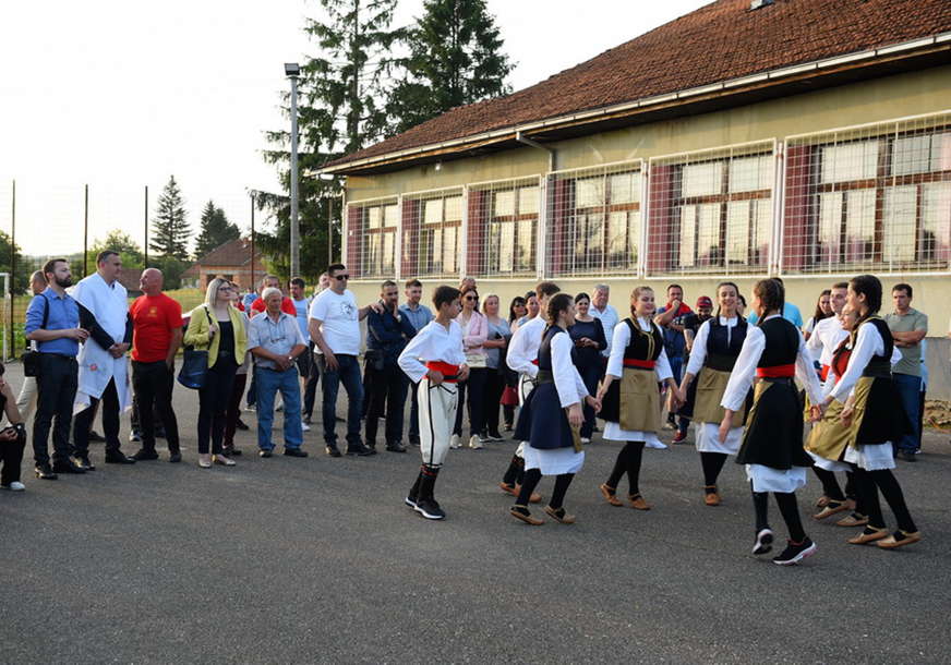 Prijedorsko ljeto kulture: Krenuo karavan "Selo veselo"