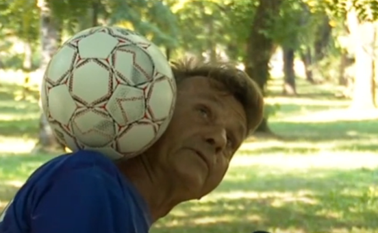 OD ŽONGLERA POSTAO UMJETNIK Slavko već četiri decenije izvodi egzibicije fudbalskom loptom (VIDEO)