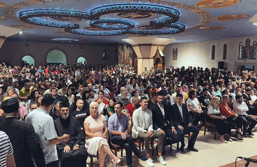 Prepuna kripta Hrama u Podgorici: Prikazan film Borisa Malagurskog o mitropolitu Amfilohiju (FOTO)