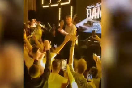 SA TANJOM SAVIĆ NA BINI Stanivuković snimljen tokom provoda na splavu u Novom Sadu (VIDEO)