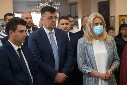 Predsjednica Srpske u posjeti Kostajnici “Republičke institucije će pomoći u saniranju štete od zemljotresa”