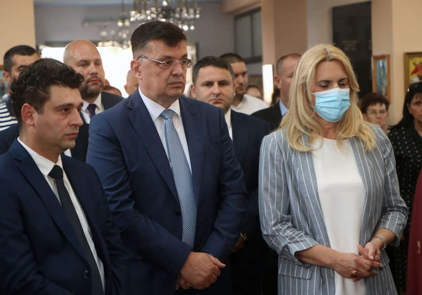 Predsjednica Srpske u posjeti Kostajnici “Republičke institucije će pomoći u saniranju štete od zemljotresa”