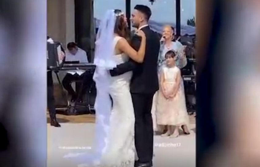 Bajkoviti prizori sa svadbe unuka Šabana Šaulića: Vjenčanje usred vinograda, a ona im je pjevala na prvom plesu (VIDEO)