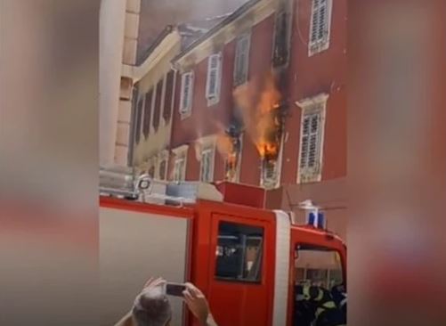 VATROGASCI NA TERENU Zapalio se stan u Zadru, u toku evakuacija, širi se gust dim (VIDEO)