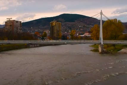 Zagađena rijeka Bosna: Gradom se širi nesnosan smrad nakon što je u nju ispuštena veća količina mazuta