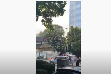 POVRIJEĐENA DJEVOJČICA Udes u centru Banjaluke, gorio automobil (VIDEO)