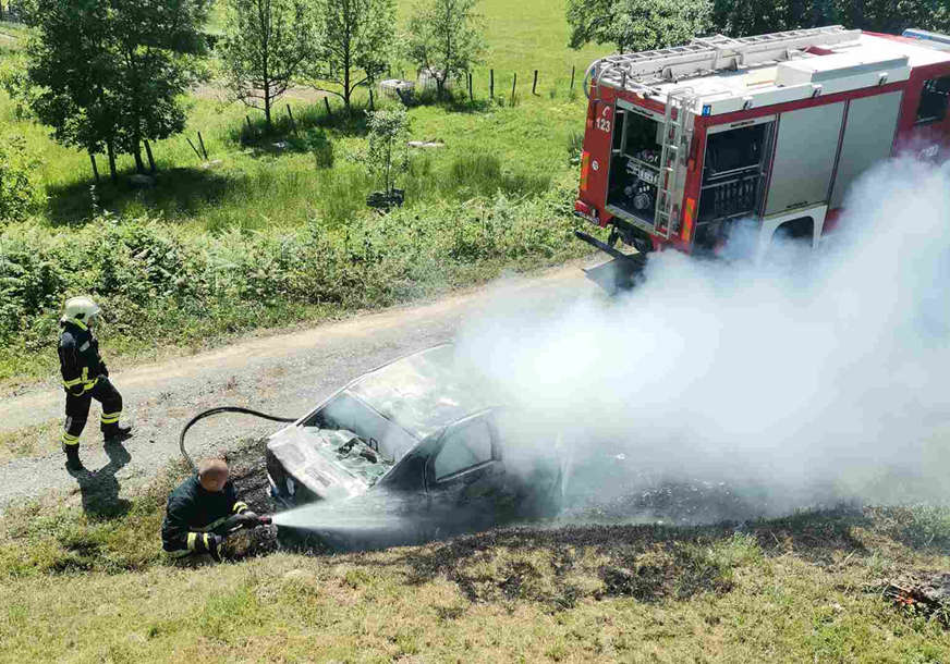 izgorio u automobilu