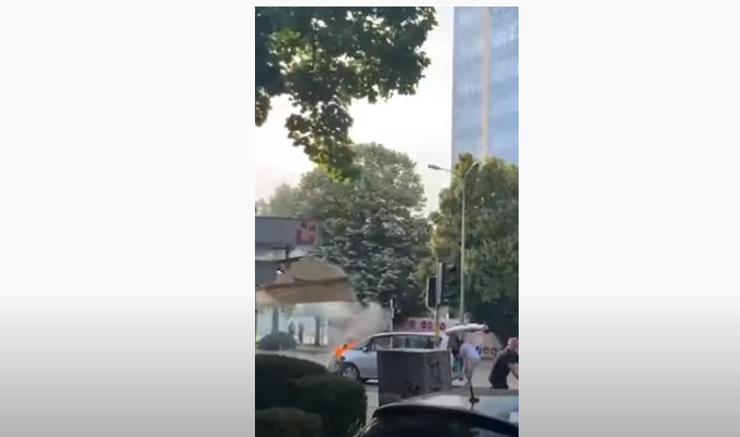 POVRIJEĐENA DJEVOJČICA Udes u centru Banjaluke, gorio automobil (VIDEO)