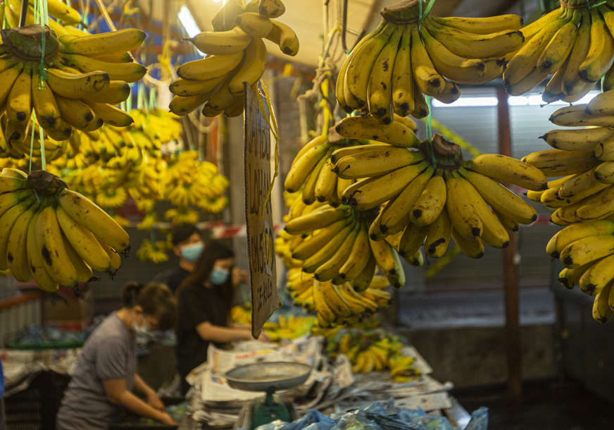 Koru od banane redovno bacamo u kantu, a nemamo pojma koliko može da bude ČUDOTVORNA (VIDEO)