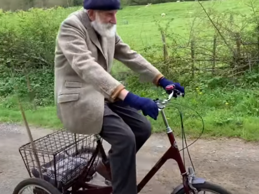 U životu je SVE MOGUĆE: Bivši farmer u 84. godini postao Jutjuber (VIDEO)