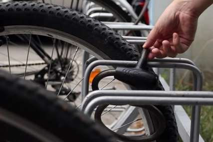 UHAPŠENA DVOJICA BANJALUČANA Ukrali bicikl ispred Narodnog pozorišta Srpske