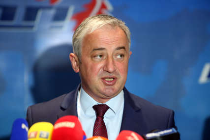 "Narodu ne treba političarenje" Borenović apeluje na nadležne da upute zahtjev za nabavku medicinskog kiseonika