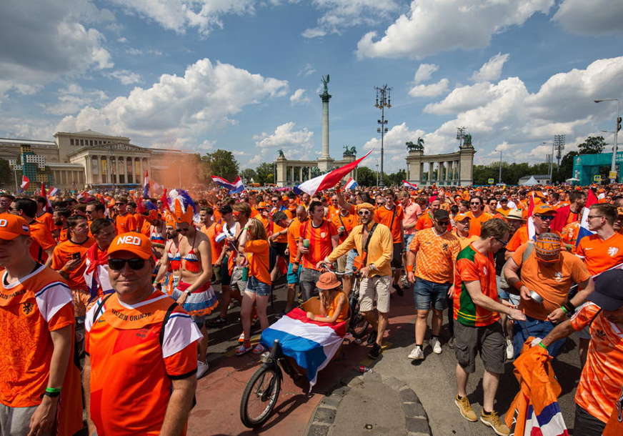 INCIDENT PRED MEČ Mađarski redari nisu dozvolili zastave u duginim bojama
