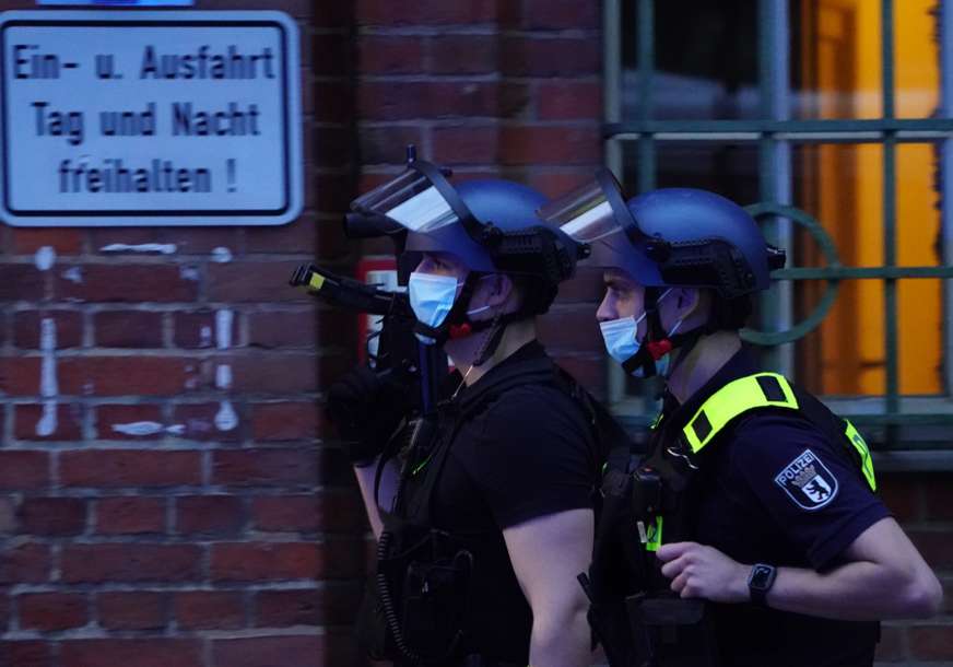 Okupljeni policiju gađali flašama: U parku u Njemačkoj prekinuta zabava oko 4.000 ljudi