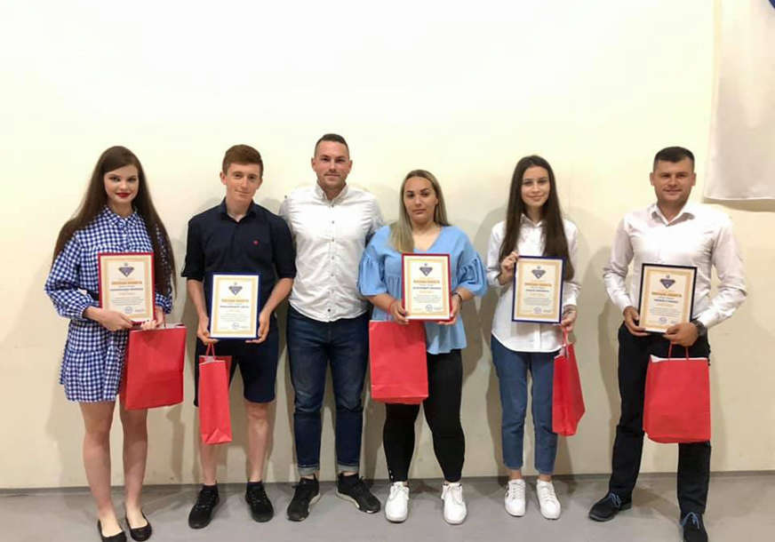 MLADI IZABRALI HEROJE GRADA Ostvarili zapažene rezultate u raznim oblastima života