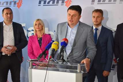 "Da je kako on kaže, ne bi nam MLADI ODLAZILI" Radoviću nije jasno zašto se Dodik oglašava na temu ekonomskih pokazatelja u Srpskoj