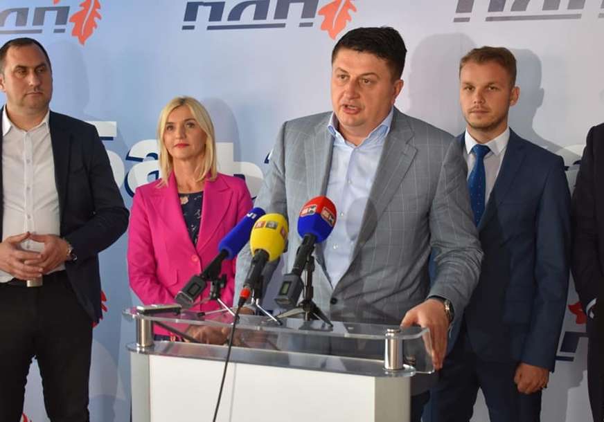 "Da je kako on kaže, ne bi nam MLADI ODLAZILI" Radoviću nije jasno zašto se Dodik oglašava na temu ekonomskih pokazatelja u Srpskoj