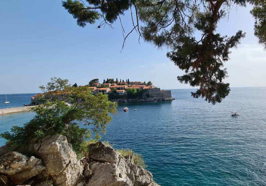 Iako dijele isto more, cijene nisu baš tako slične: Ljetovanje u Crnoj Gori daleko jeftinije nego u Hrvatskoj