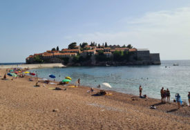 OAZE ZA BOGATE U KOMŠILUKU Evo gdje je najskuplje pivo na Jadranu, a suncobran vrijedi kao hotel