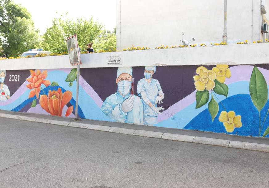 U znak zahvalnosti na borbu ljekara protiv korona virusa: Ispred Doma zdravlja Banjaluka oslikan mural (FOTO)