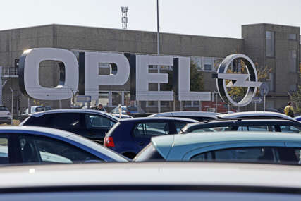 VAŽAN KORAK PROTIV PANDEMIJE Opel u fabrici otvorio centar za vakcinaciju