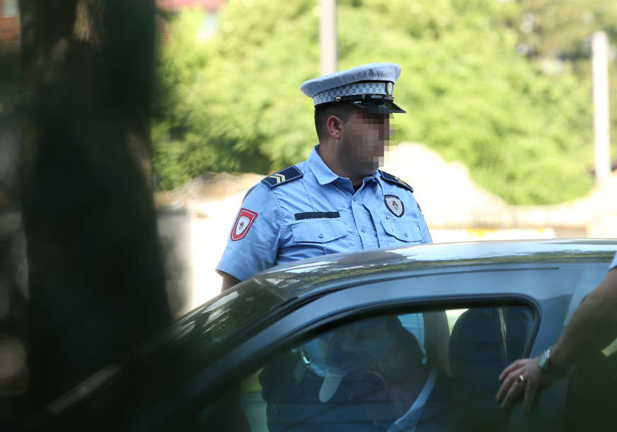 Za kazne duguje 1.800 KM: Policija oduzela automobil Prijedorčaninu zbog nekoliko prekršaja