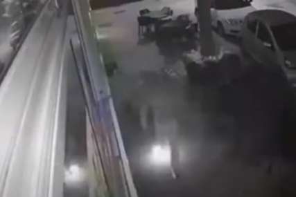 Incident u Mostaru: Zapalio kafić, pa mu vatra zahvatila nogu (VIDEO)