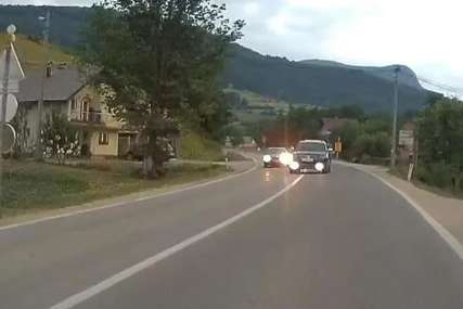 OPASNA VOŽNJA Preticanje preko pune linije na putu Sarajevo – Konjic (VIDEO)