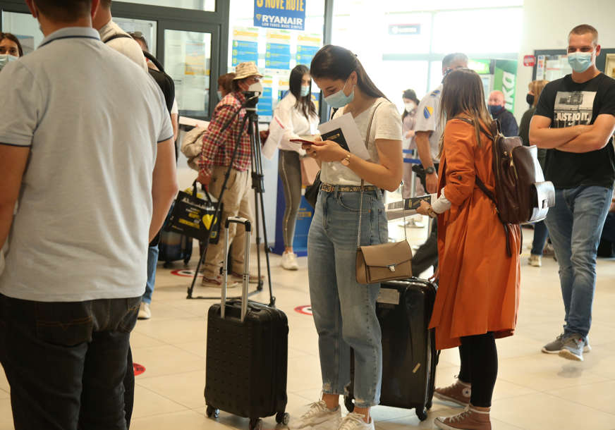 Građani mogu odahnuti: Ukida se obavezno nošenje maski na aerodromima u Evropi