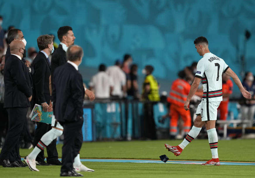 PORTUGALIJA OSTALA BEZ TITULE Ronaldo opet bacio kapitensku traku (VIDEO)