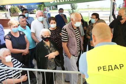 NEMA "SPUTNJIKA" Penzioneri u Banjaluci vraćeni sa revakcinacije (FOTO)