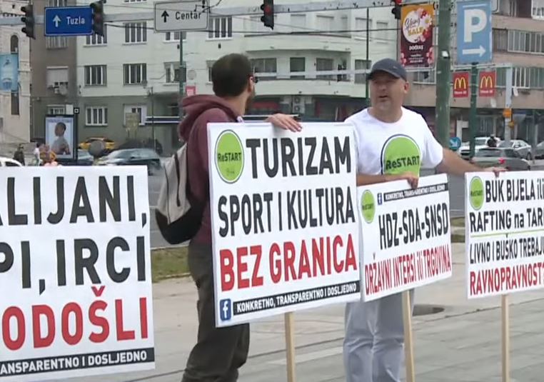 TRAŽE OTVARANJE GRANICA Protest turističkih radnika u Sarajevu
