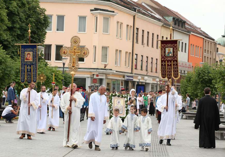 Uz želje da ovaj praznik donese napredak gradu, Banjaluka proslavlja krsnu slavu Spasovdan (FOTO)