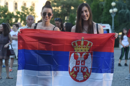 DOČEK ZA HEROINE Balkon je njihov, Srbija pozdravlja šampionke (VIDEO)