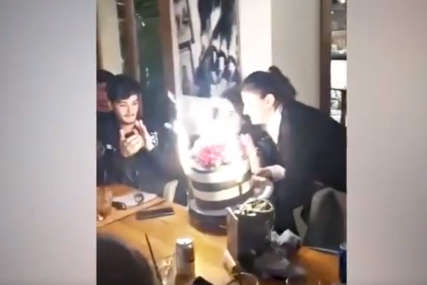 HIT Zapalili su svjećice, a onda je cijela torta počela da GORI (VIDEO)