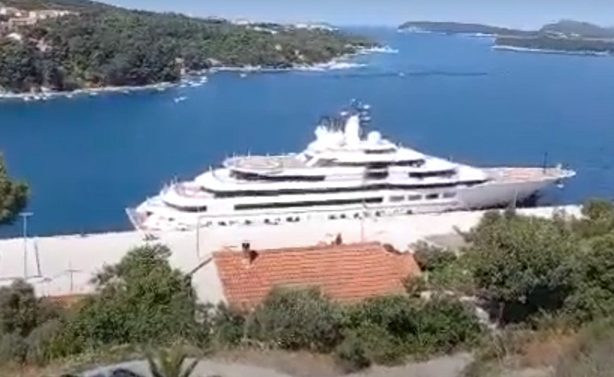 LUKSUZ NA VODI U Dubrovnik ponovo uplovila "Šeherazada" nepoznatog vlasnika (VIDEO)