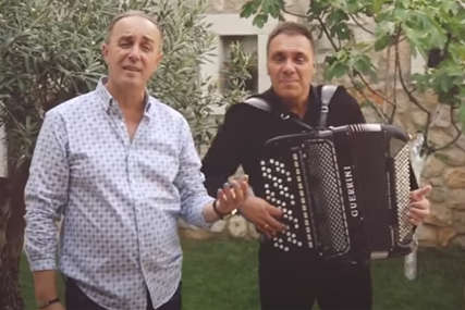 Stižu čestitke sa svih strana: Esad Merulić objavio novu pjesmu „Zaplakaće konobari“ (VIDEO)