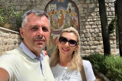 TRAŽI DUHOVNI MIR Radojičić sa suprugom u hercegovačkom manastiru (FOTO)