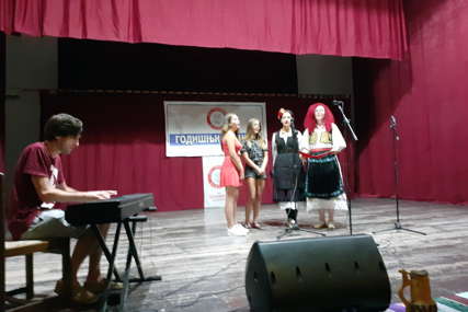 Koncertom skupljaju sredstva za odlazak u Ohrid: U Šamcu nastupila folklorna društva iz Crkvine i Vukosavlja
