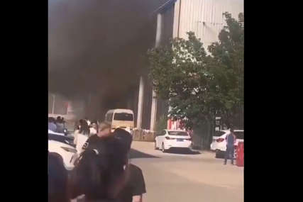 Veliki požar u Kini: U vatrenoj stihiji koja je zahvatila skladište stradalo desetine ljudi (VIDEO)