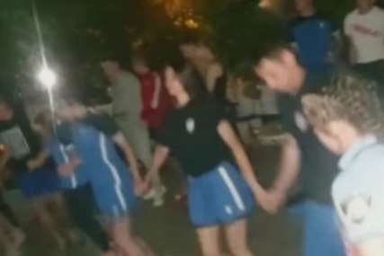 Snimala kolege, pa IZBAČENA SA AKADEMIJE: Hrvatski policajci proslavili kraj školovanja uz užičko kolo (VIDEO)