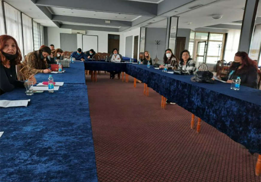 Aktivnosti usmjerene na disfunkcionalne porodice i djecu u riziku: Integrisani program jačanja Centara za socijalni rad
