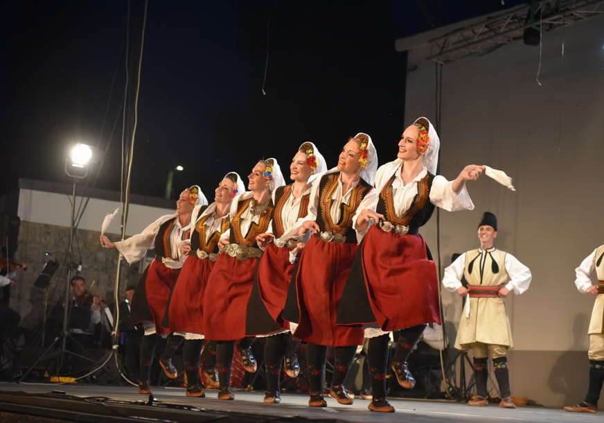 Završen međunarodni festival folklora "Kozarsko kolo" (FOTO)