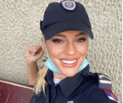 "Nikoga ne ostavlja ravnodušnim" Lijepu policajku Lidiju prati 170.000 ljudi (FOTO, VIDEO)