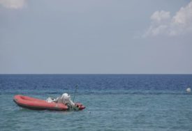 “Zabrinjava me što sam našao i dva prsluka kako plutaju” Nastavljena potraga za nestalima u moru kod Dubrovnika