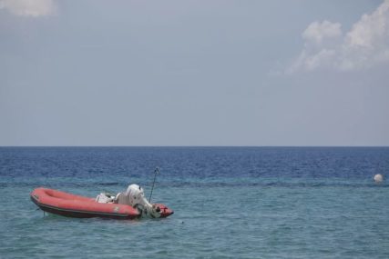 “Zabrinjava me što sam našao i dva prsluka kako plutaju” Nastavljena potraga za nestalima u moru kod Dubrovnika