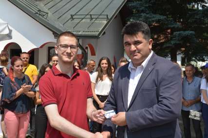SLAVA SDS Opštinskom odboru Lopare pristupilo 100 mladih članova (FOTO)